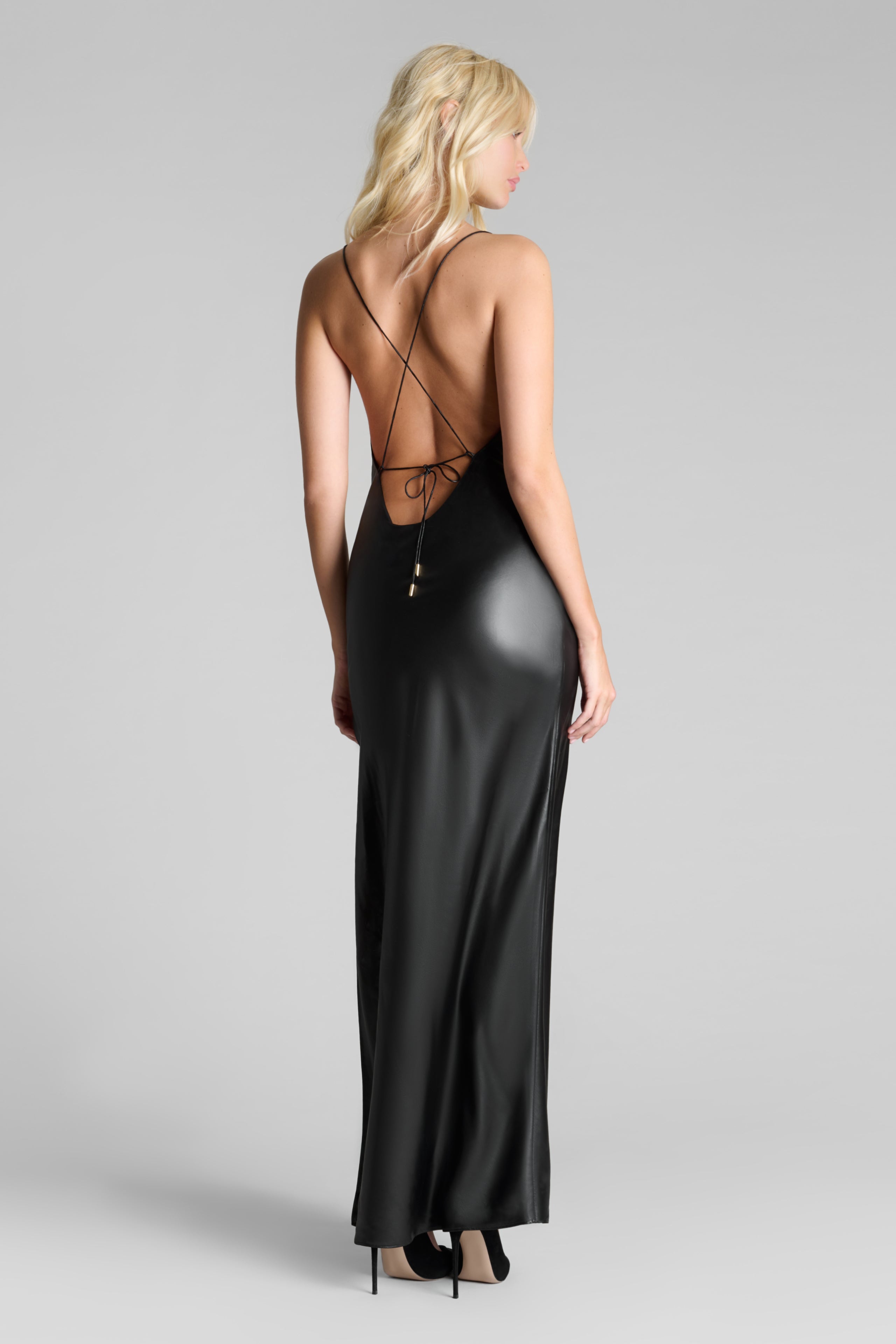 031 Langes Rückenfreies Kleid - Le Vestiaire