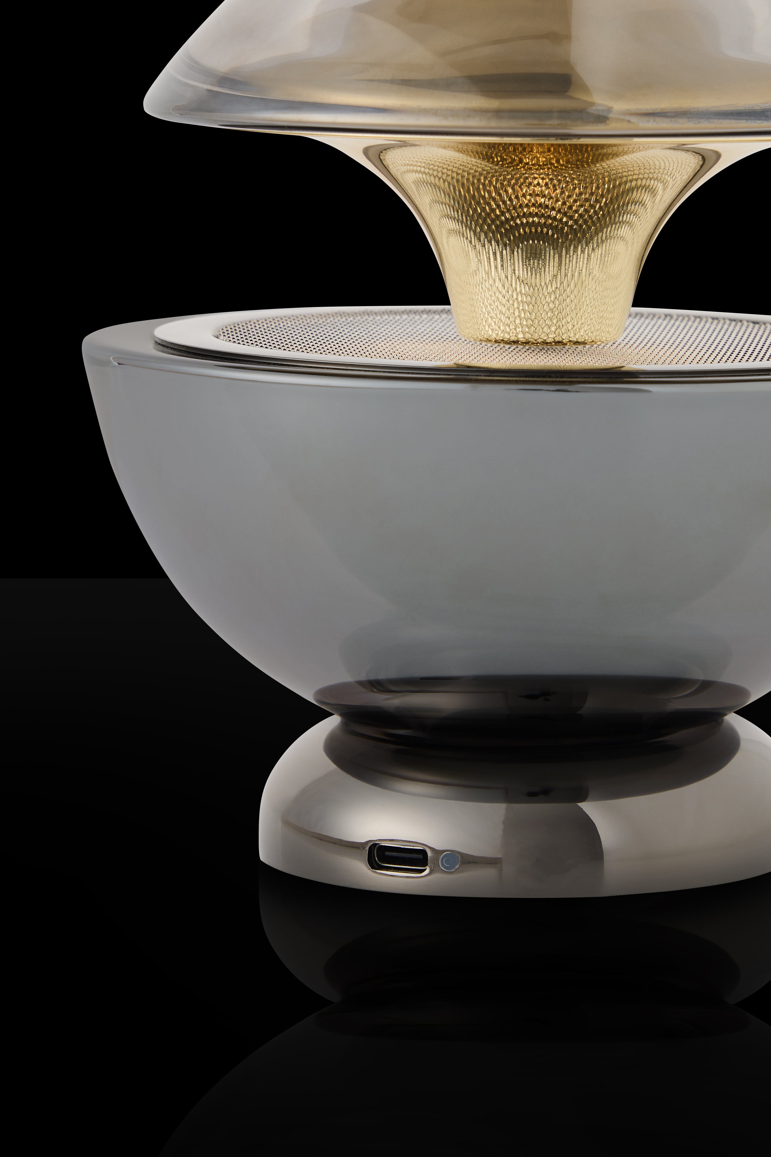 L’Indécente - Lampe à poser rechargeable - Curiosités Désirables ©