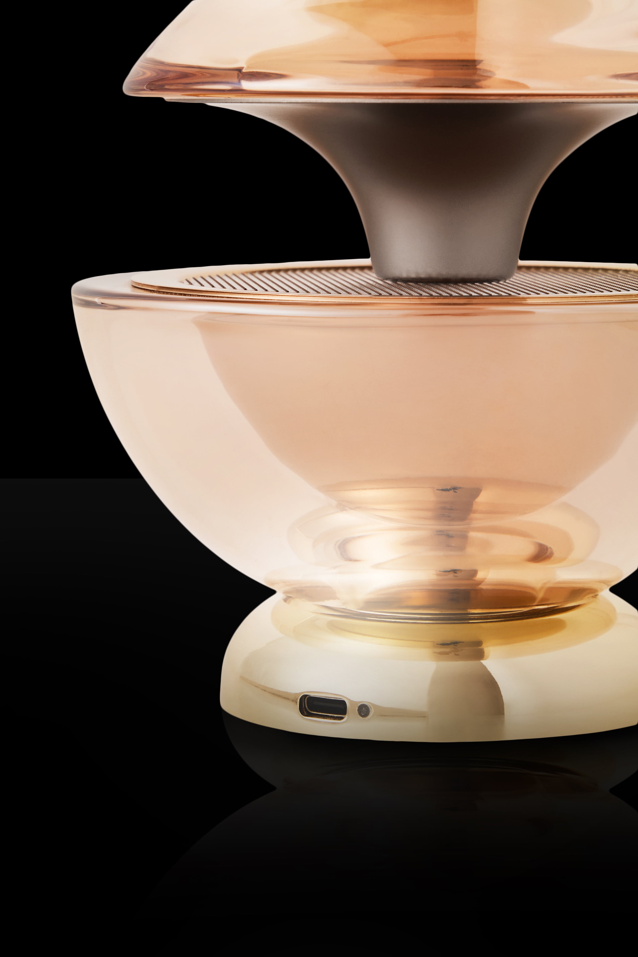 L’Indécente - Lampe à poser rechargeable - Curiosités Désirables ©