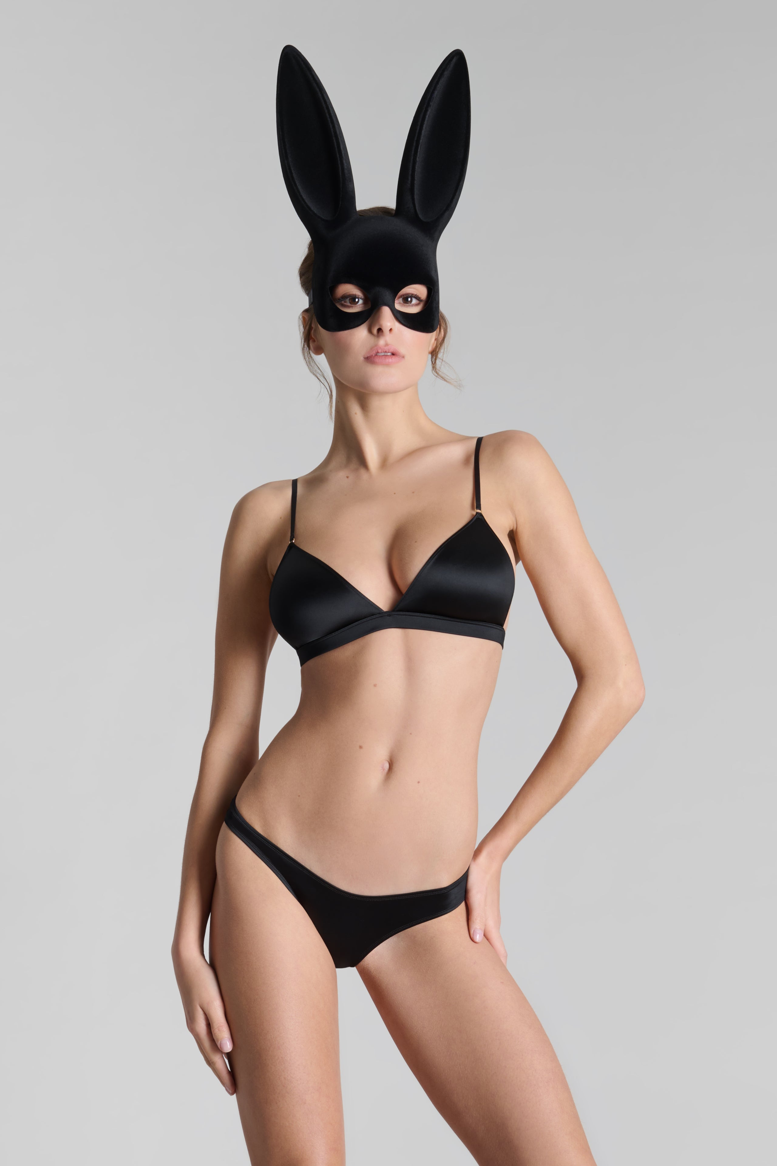 Masque lapin velours avec pompon - Les Fétiches